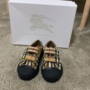 Kids Burberry sneakers size 9.5us